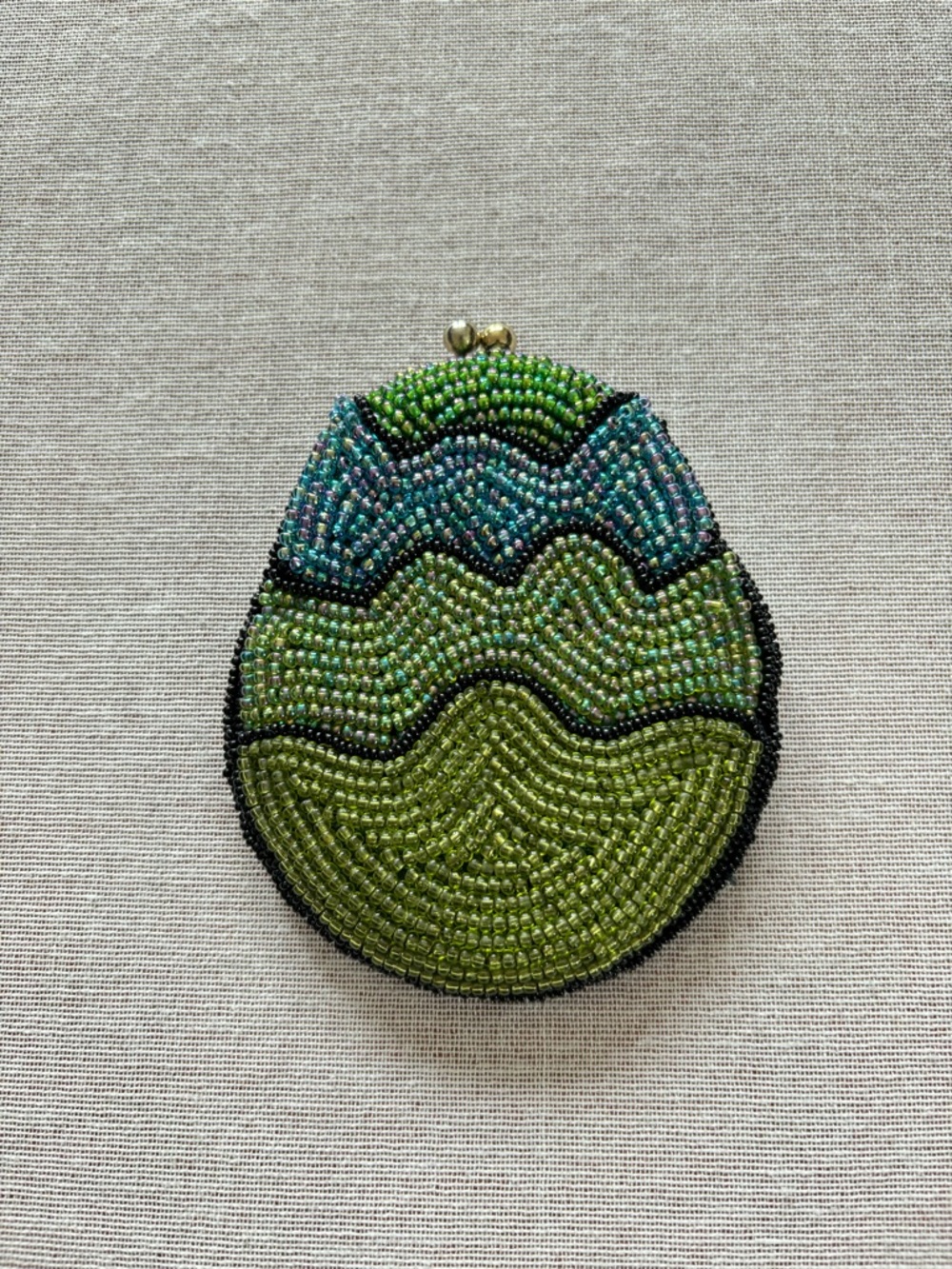 Vintage green beaded artisan funky boho unique kiss lock coin purse. - Picture 2 of 10